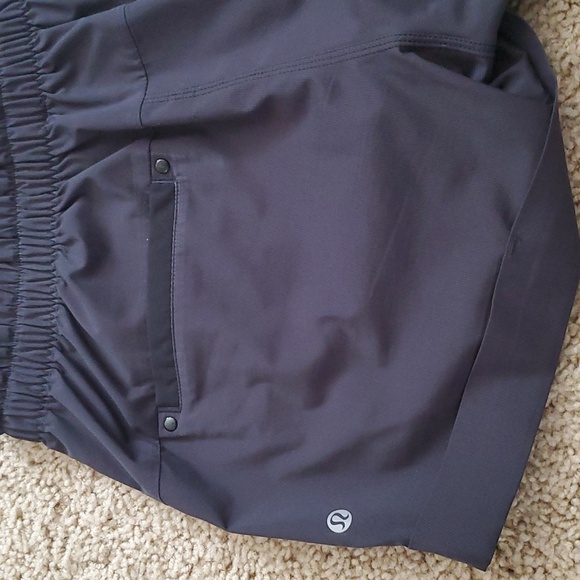Lululemon Break Away short - Picture 3 of 4